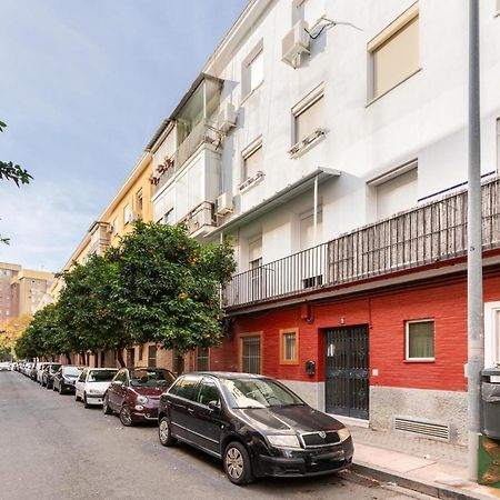 Holi-Rent Padre Isla Apartment Севиля Екстериор снимка