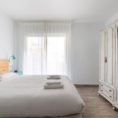 Holi-Rent Padre Isla Apartment Севиля Екстериор снимка