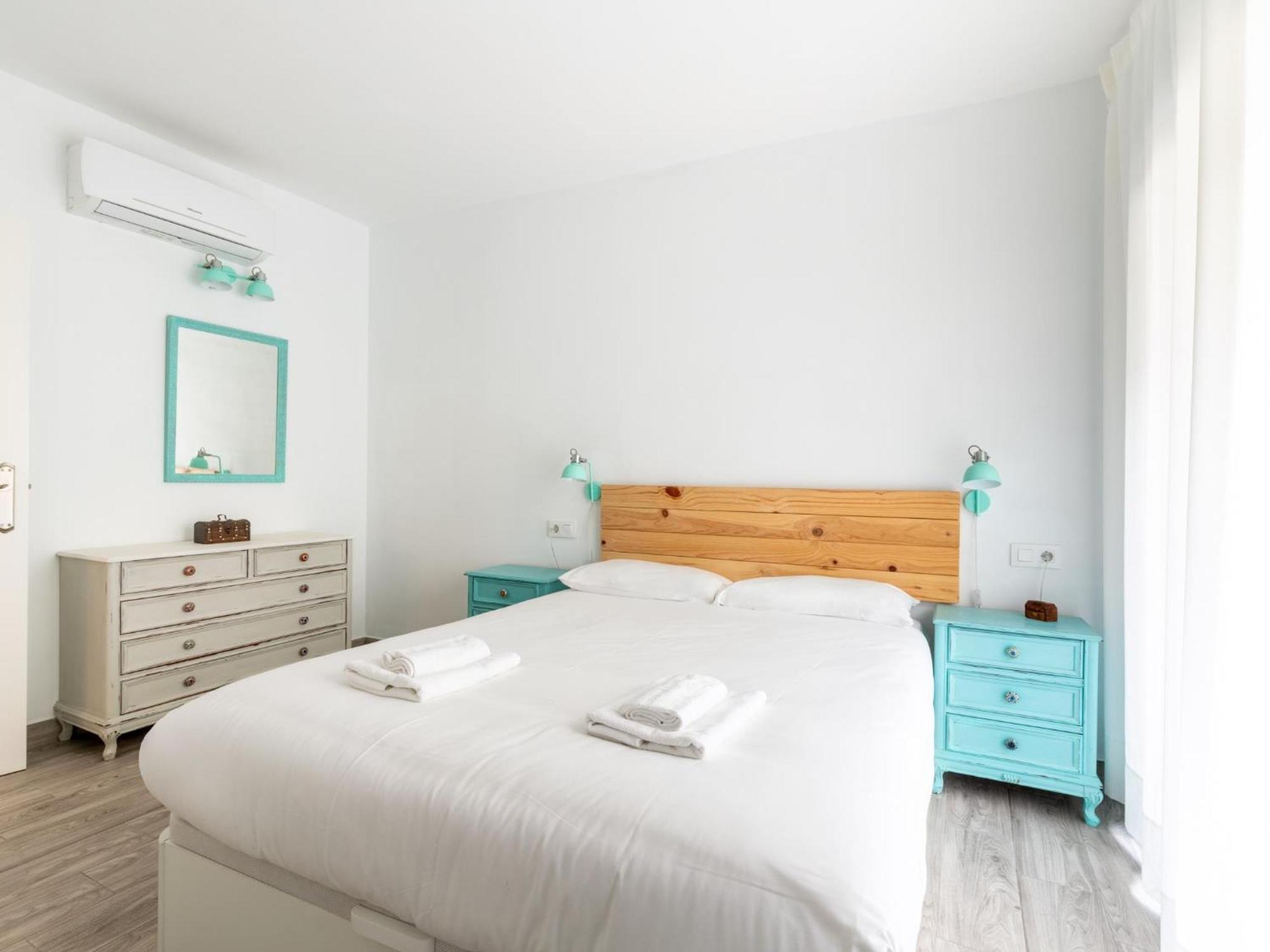 Holi-Rent Padre Isla Apartment Севиля Екстериор снимка