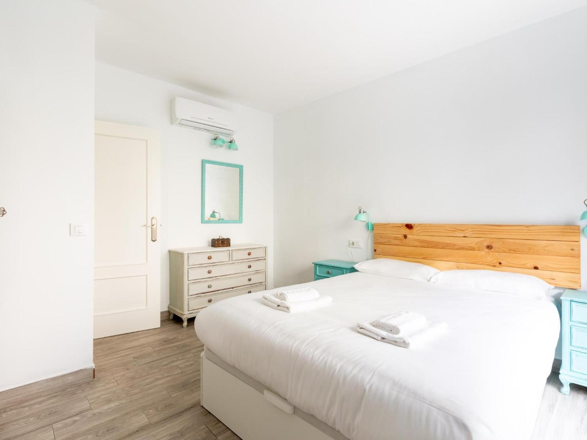 Holi-Rent Padre Isla Apartment Севиля Екстериор снимка