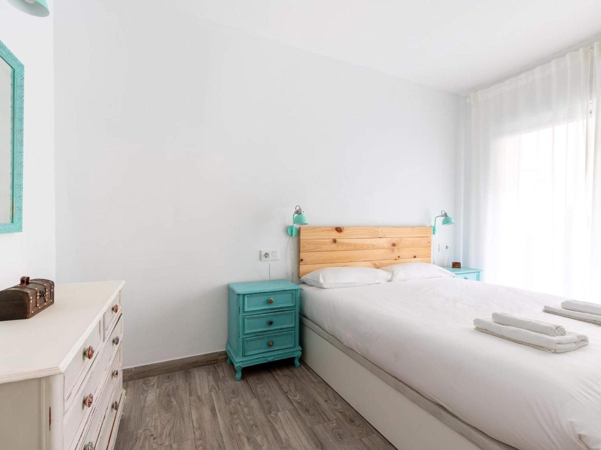 Holi-Rent Padre Isla Apartment Севиля Екстериор снимка